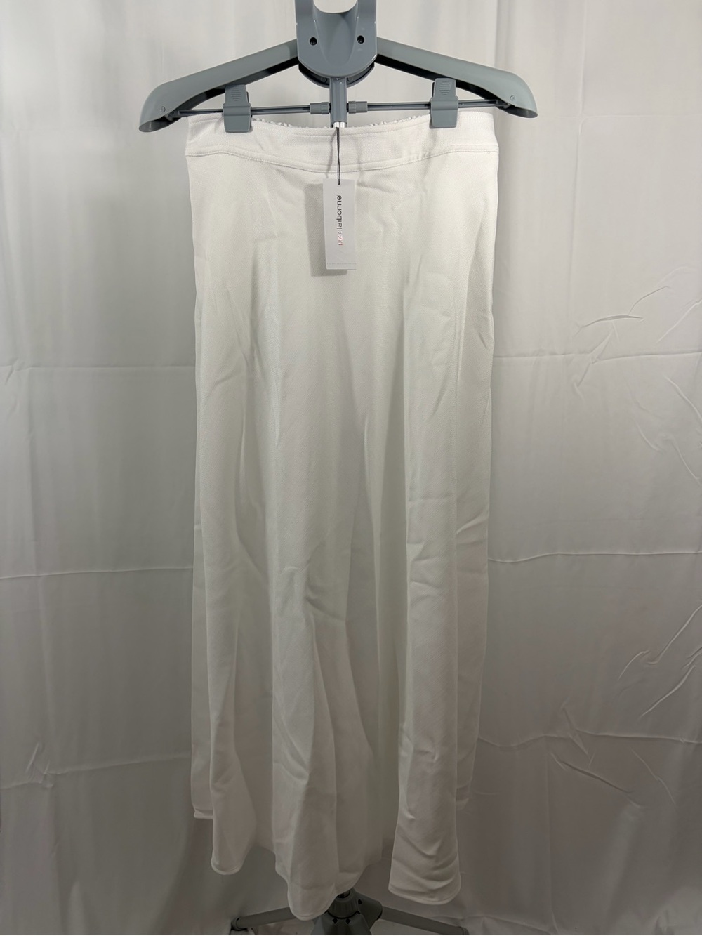 NWT Liz Claiborne Women’s Size MT White Maxi Skirt Super Soft